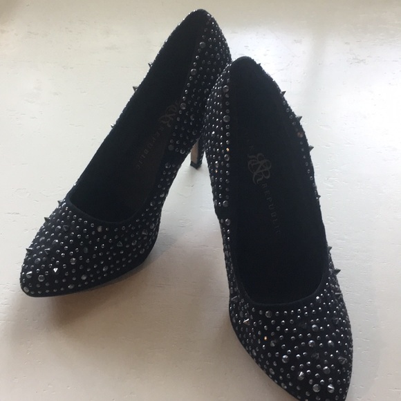 Rock & Republic Shoes - Rock & Republic studded pumps sz 9.5